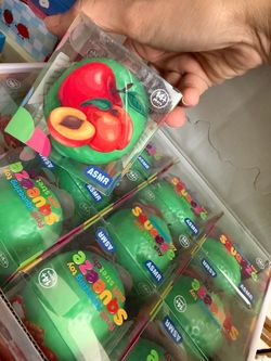 Crunchy apple fruit squishy