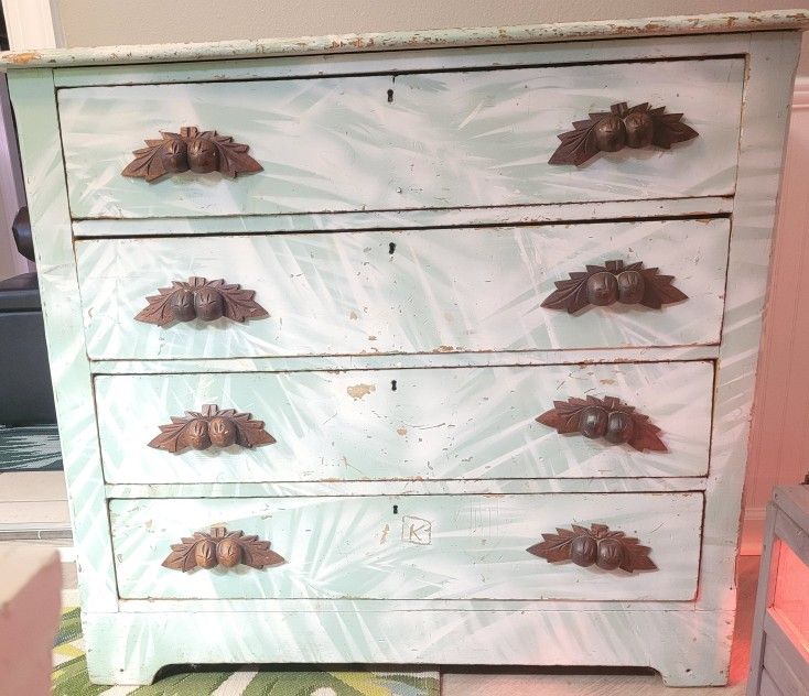 Dresser 