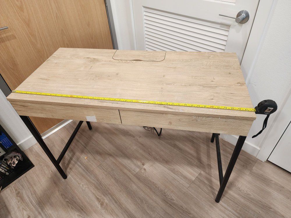 Desk With Built In Power Strip 