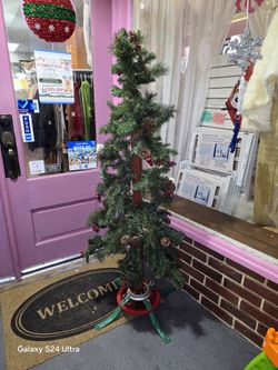 5 Ft. Artificial Tree W/ Stand