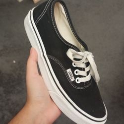 WOMEN'S VAN'S SHOES SIZE 6
