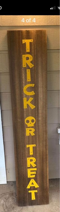 Trick or Treat Porch Leaner Wooden Sign 5’ Tall Light-Up Halloween Decor