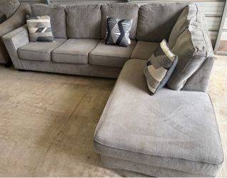 🫶🏽  Sectional Couch W Chaise 😍