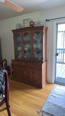 Glass closet for dishes