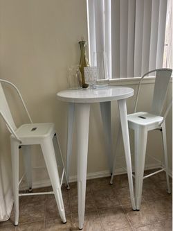 Tall table & 2 chairs