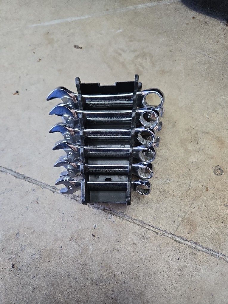 Stubby SAE and Metric Combination Wrench Set, 