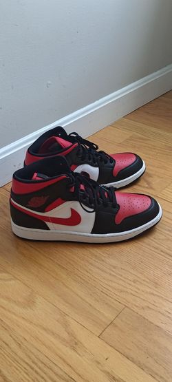 Nike Air Jordan 1 Mid Chicago Black Toe size 12.5 New without box