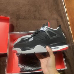 Air Jordan 4 Bred 
