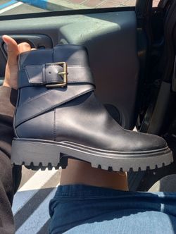 Boots 8 1/2