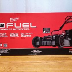 Milwaukee M18 Fuel 21 Inch Self Propelled Lawnmower Kit 