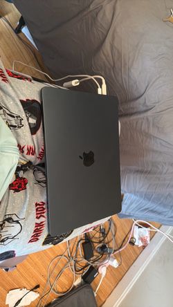 Apple 13 Inch Air M4 Chip used twice
