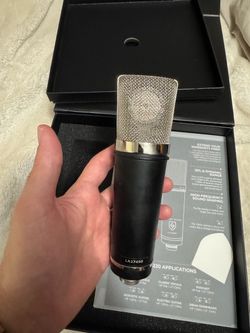Lauten LA-220 Condenser Microphone