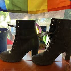 Size 9 Women's Black Timberland Boots