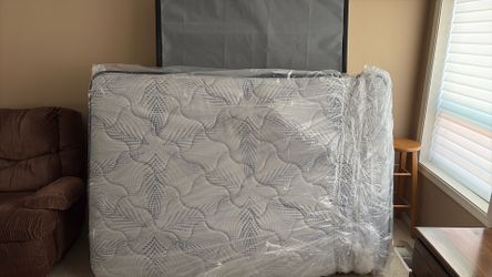 Full mattress, box spring