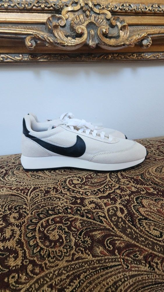 Nike Womens Size 7