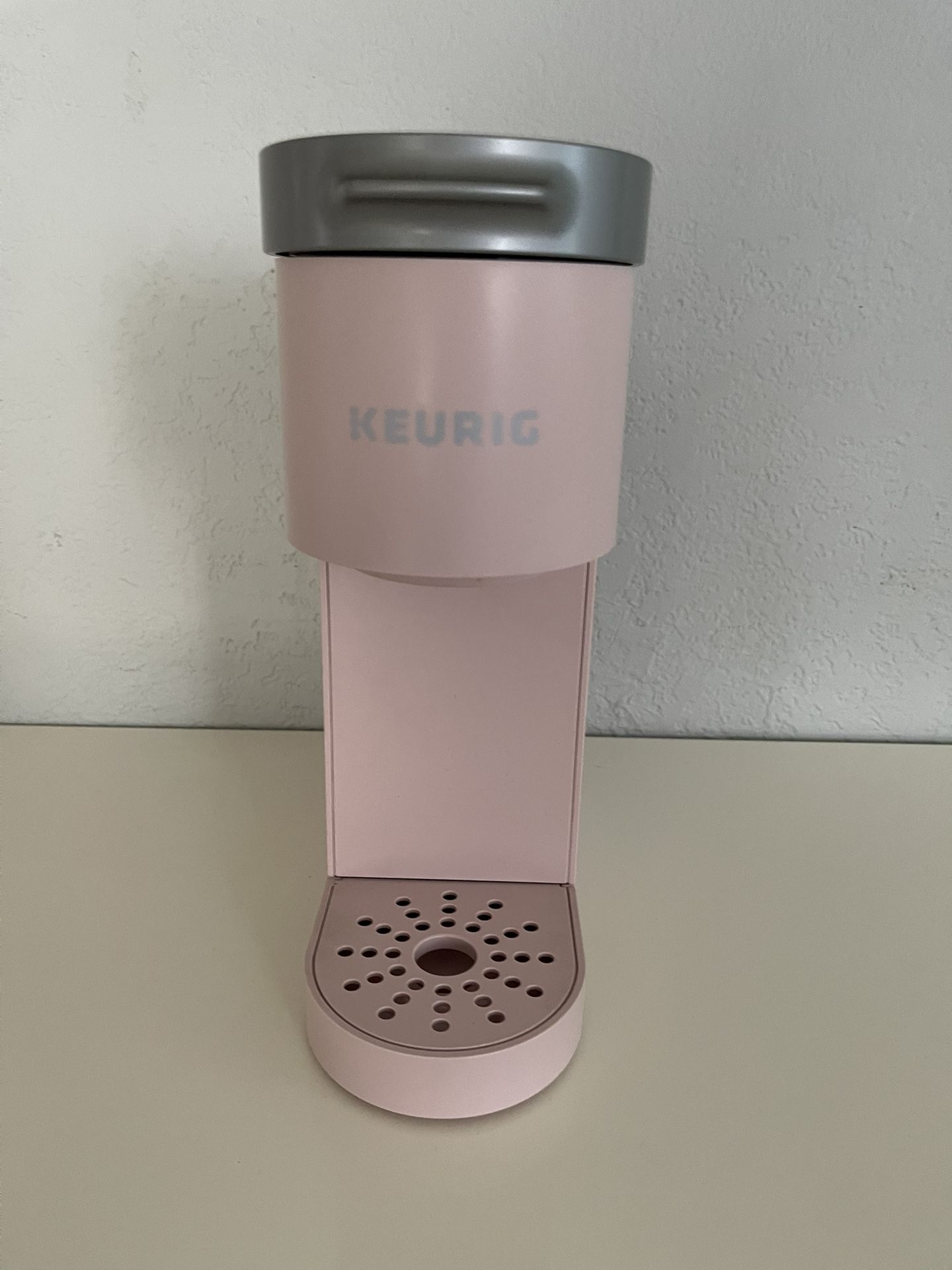 Keurig coffee maker like new condition.