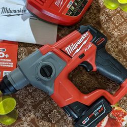 Milwaukee

M12 FUEL 12V Lithium-Ion Brushless Cordless 5/8 in. SDS-Plus Rotary Hammer Kit with One 4.0Ah Battery And  charger kit 