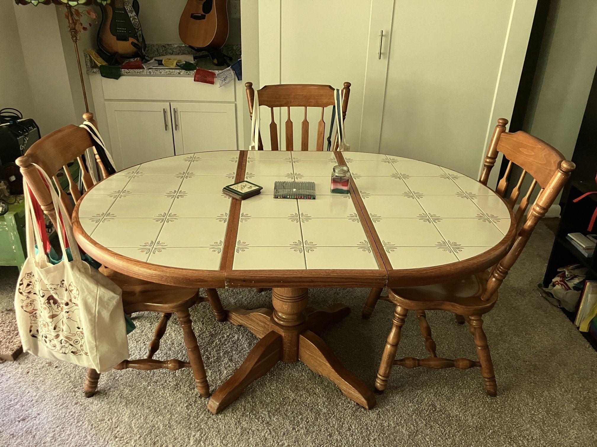 MOVING - Dining Table