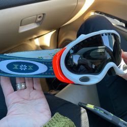 Gretchen Bleiler Oakley Snow Snowboarding/sking Goggles NEW and never used. 