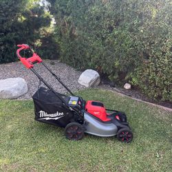 Milwaukee M18 FUEL Brushless Cordless 21 in. Walk Behind Dual Battery Self-Propelled Mower (Tool-Only)