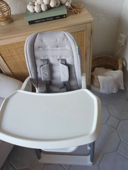 Baby Jogger City Bistro High Chair – Like New, Foldable / Silla Alta Baby Jogger City Bistro – Como