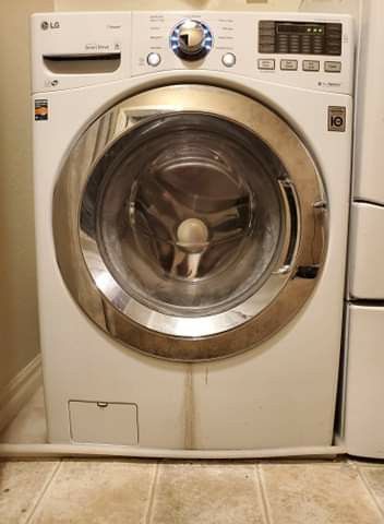 LG WM3370HWA 4.3 cu. ft. Ultra Large Capacity Front Load Washer w/ Steam – White