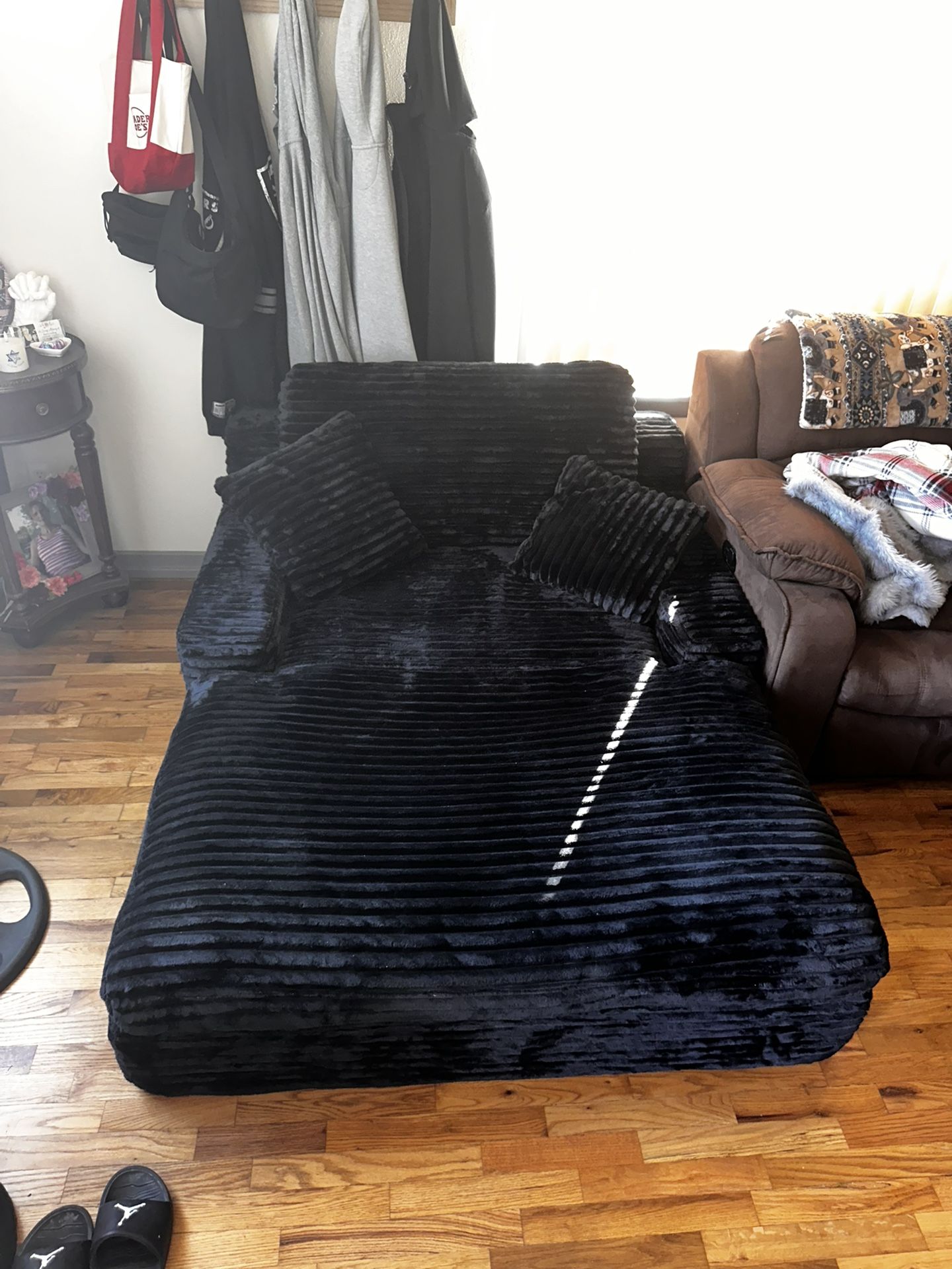 Oversized Chaise Lounge Chair