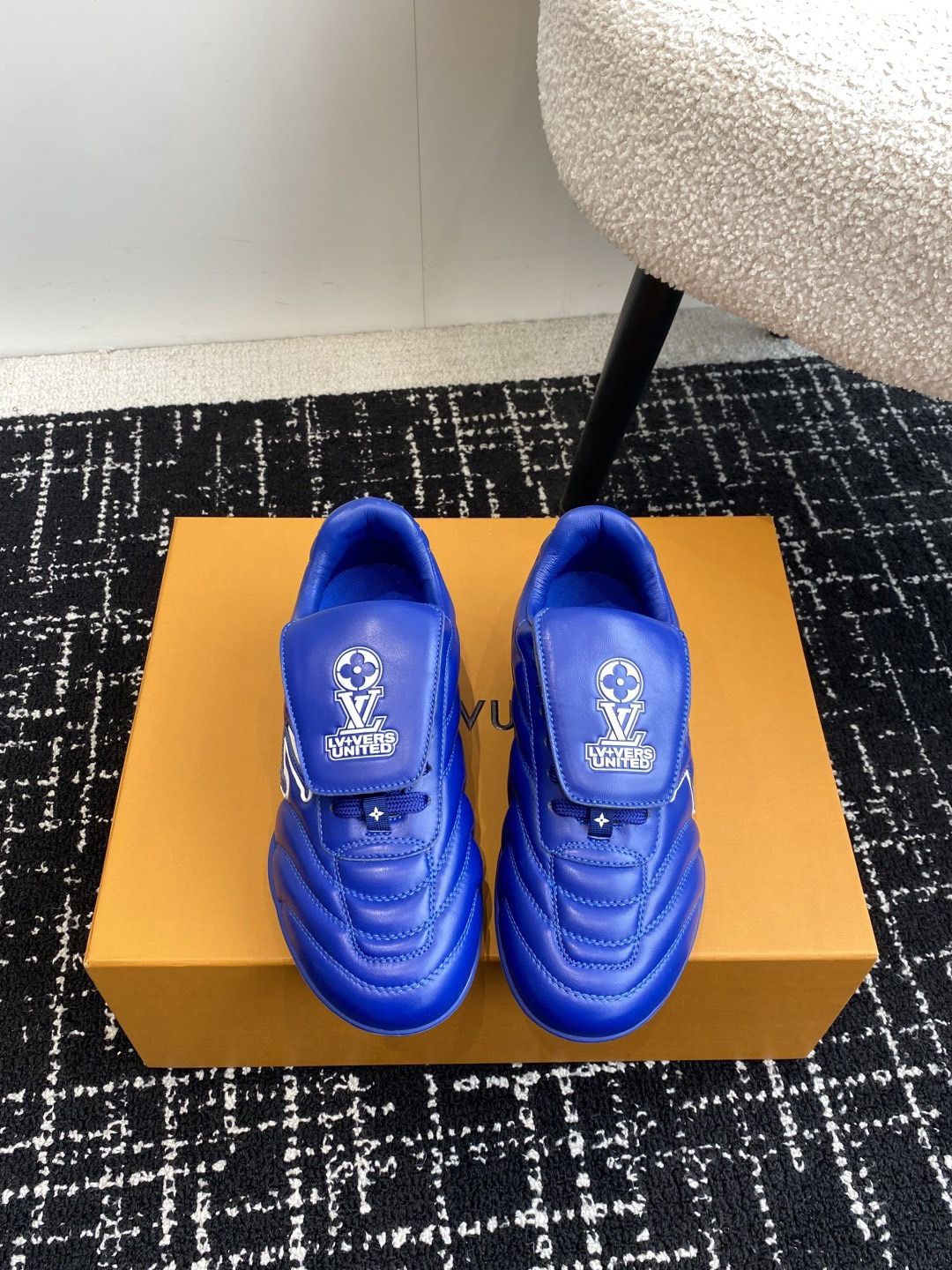 LV trainer retro blue