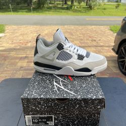 Air Jordan 4 “Military Black” size 10