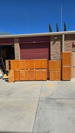 Kitchen/garage cabinets in solid oak wood on every corner in good condition (read the description of the post please)
