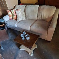 Cream Colored Couch/sofa