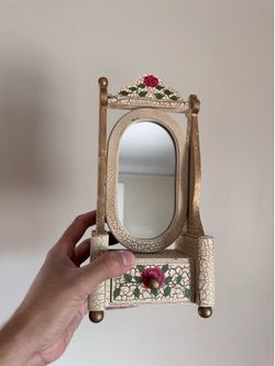 Trinket box with mirror