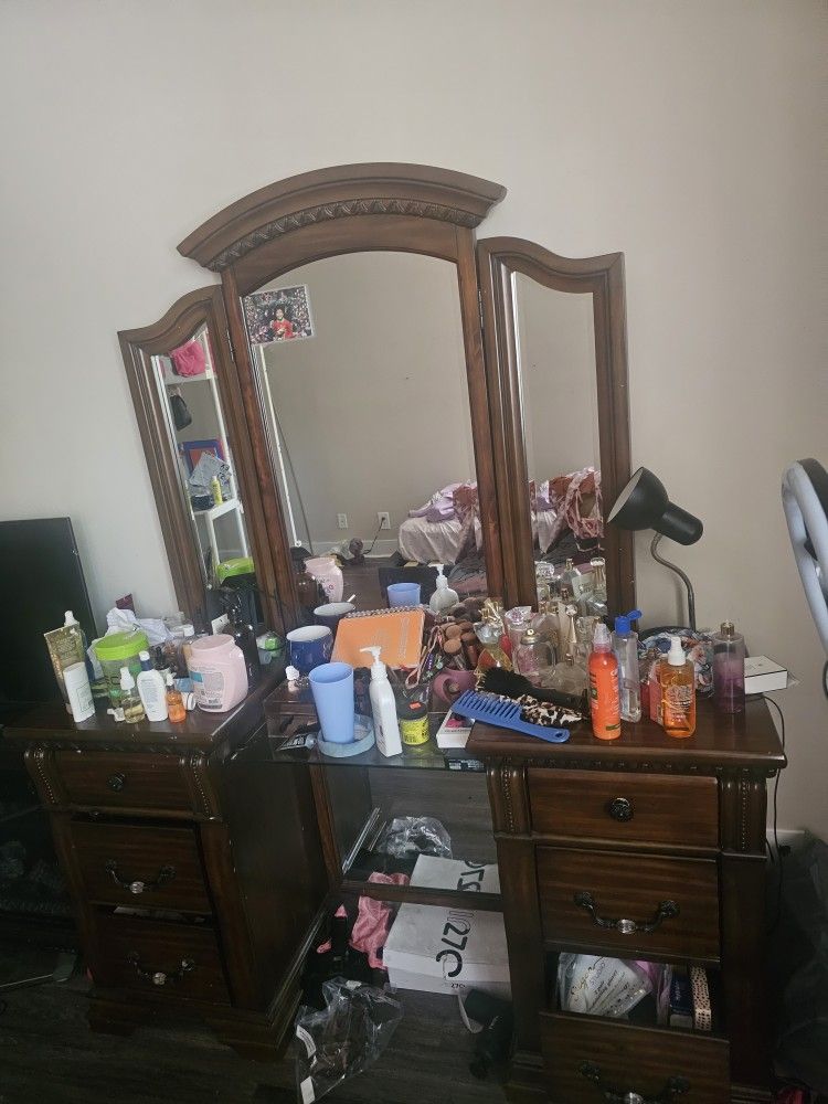 Vanity/ Makeup Table For Sale