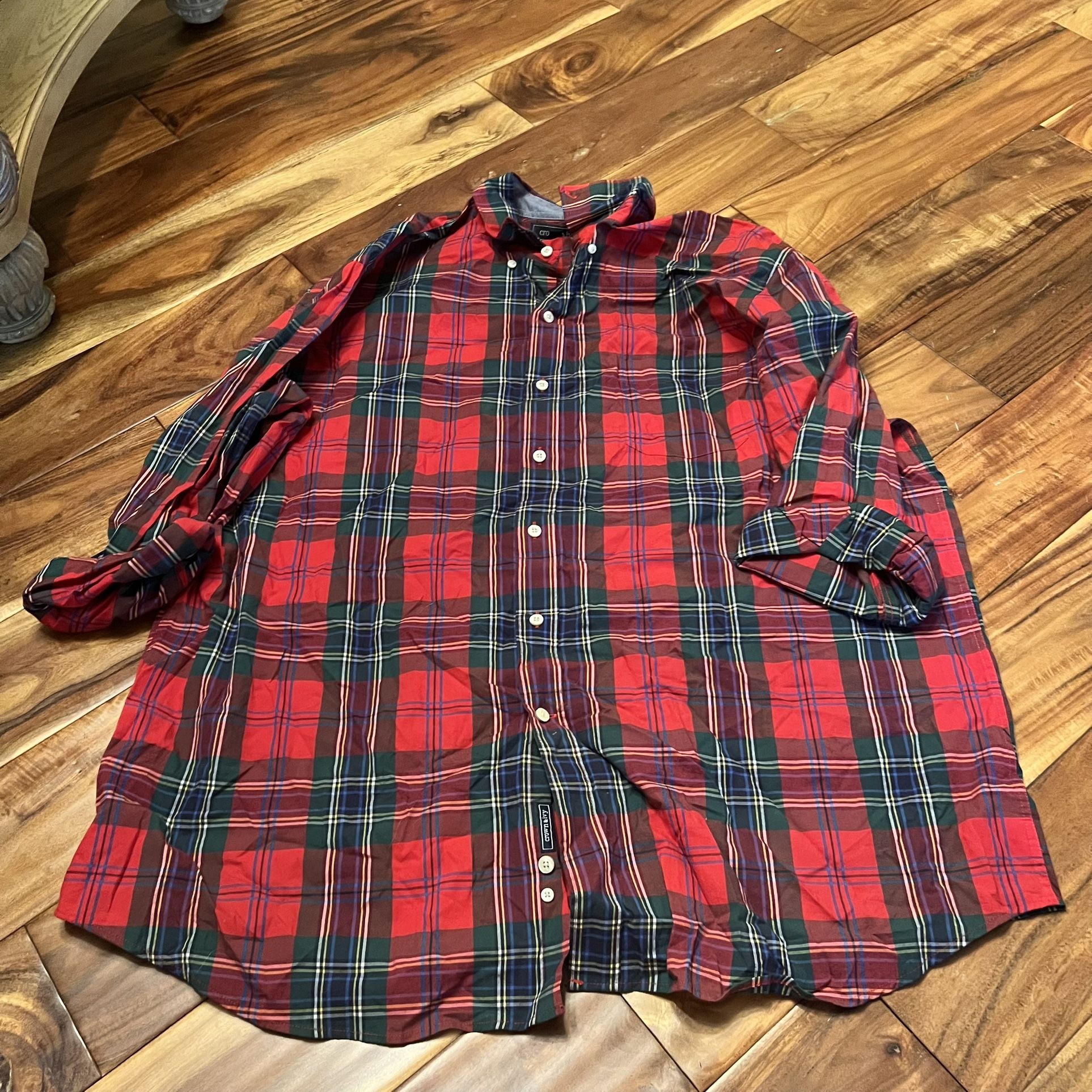 Men’s crown and Ivy red and green plaid button up shirt. Size 2xl