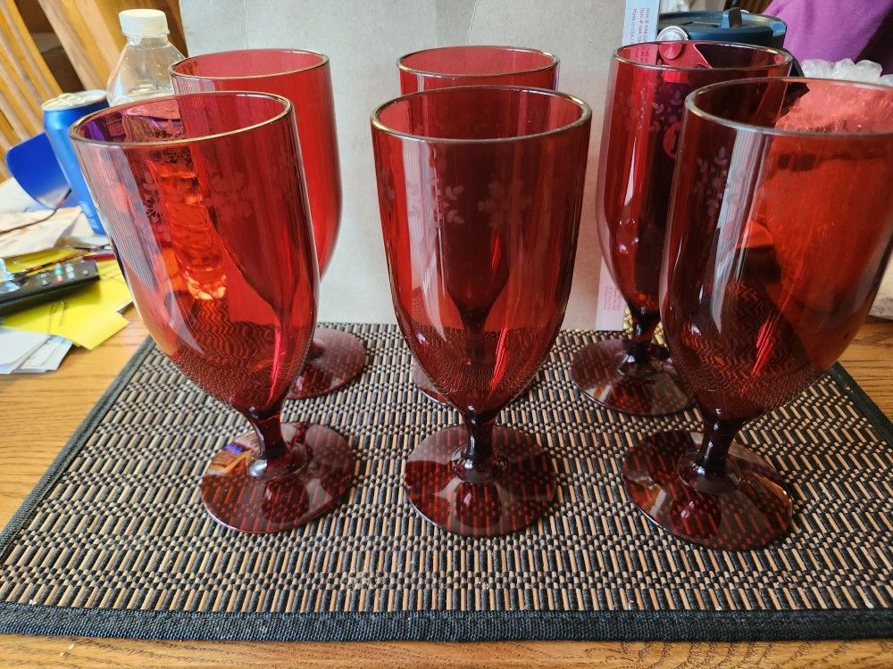 Set Of 6 Large Plastic Water OR Wine Glasses Red With Snowflakes 