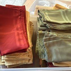 Cloth Napkins And Tablecloth 