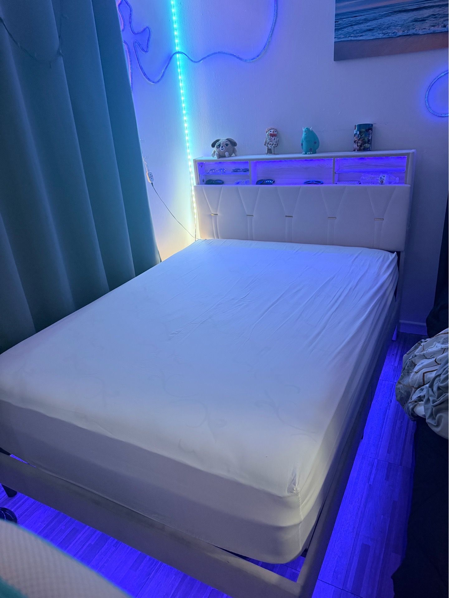 I am selling a queen-size bed
