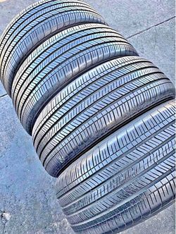Set 235/55-20 Goodyear con el 80% de vida