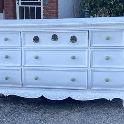 VTG  Dresser. 9. Drawer