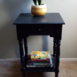 Accent End Table Matte Black 