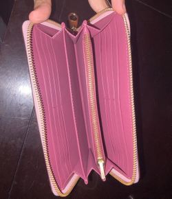 Coach wallet used real one