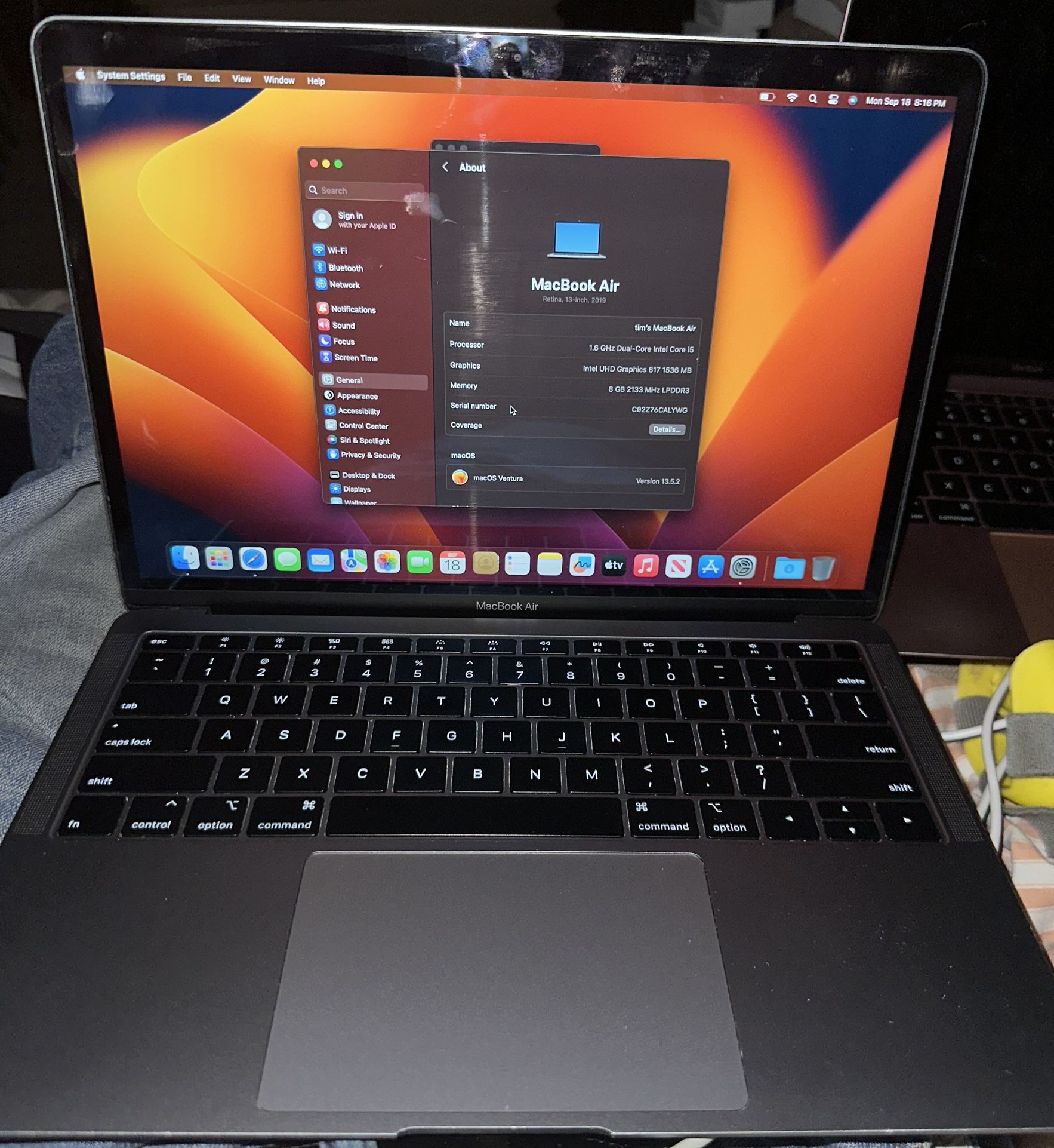 MacBook Air Retina, 13-inch, 2019 1.6 GHz Dual-Core Intel Core i5 Intel UHD