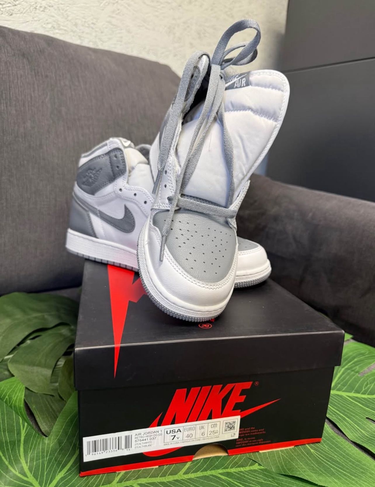 AIR JORDAN 1 RETRO HI OG GS STEALTH/WHITE SIZE 7Y
