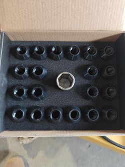 Mishimoto Black Aluminum Locking Lug Nuts – M12x1.5