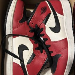 Chicago Retro Mid Jordan 1 (GS)