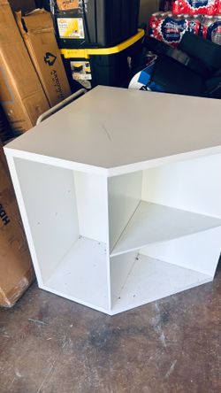 Corner shelf