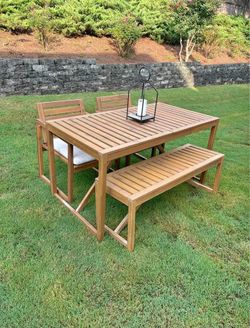 Modern Outdoor Dining Set – Space-Saving Design