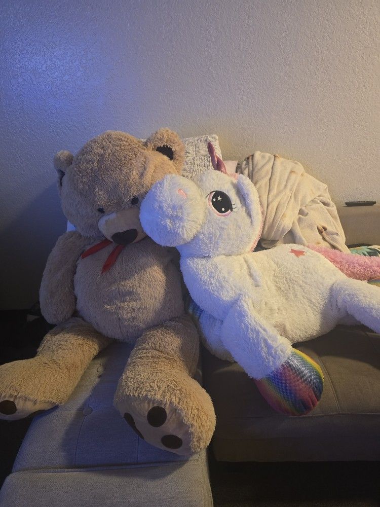 Giant Bear And Unicorn