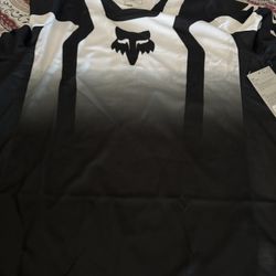 White and Black fox jersey (new) size Xl