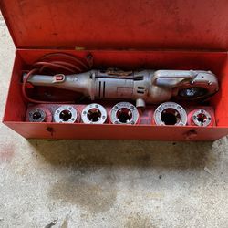 Ridgid Model 700 Pipe Threader Set W/ Case And 12R Di CL
